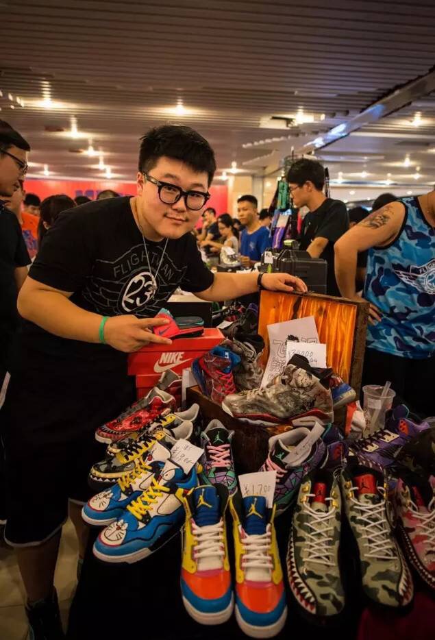 都说了没有Supreme×Yeezy这回事，你们为什么还要买