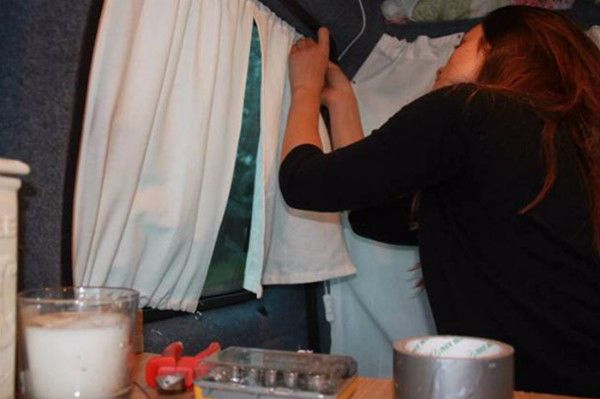 房车太贵？这个姑娘改造小货车带着狗狗周游世界！简直太酷啦~