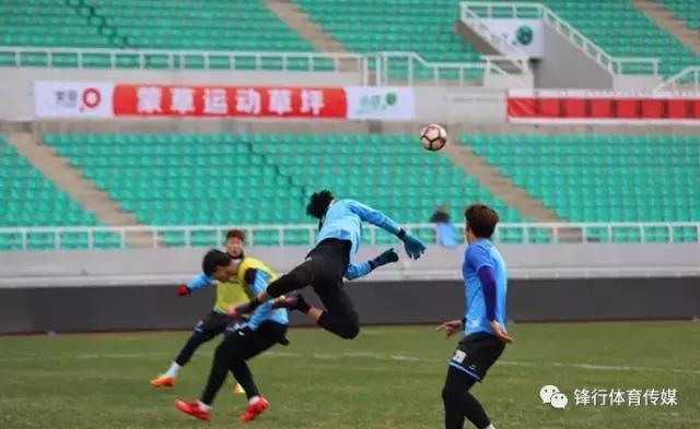 容大主场比赛,容大在主场以2-2战平武汉卓尔