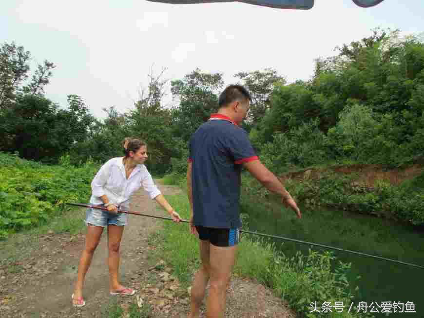 到一片陌生水域怎么垂钓,野钓不知道鱼情的情况下如何钓鱼