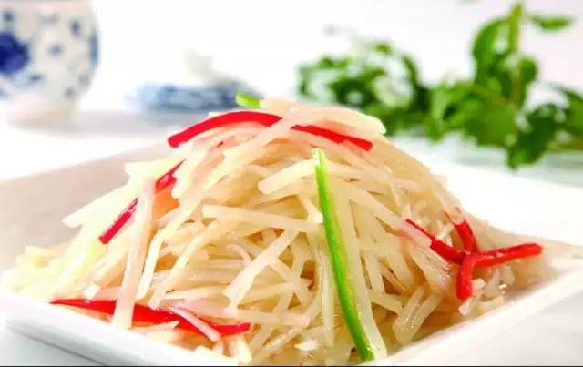 香肠炒大蒜做法步骤,大蒜苗炒生香肠的家常做法