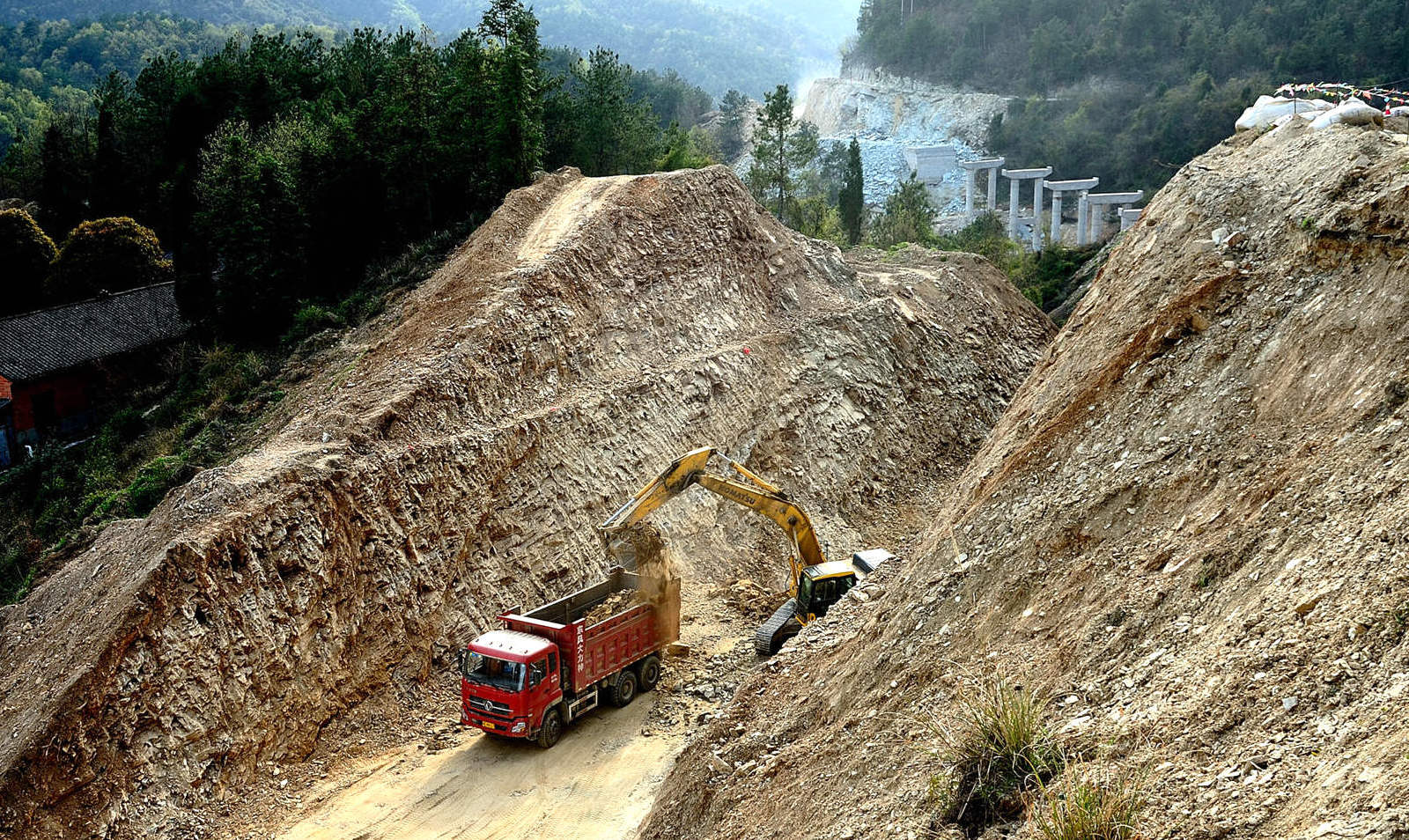 交通项目建设高质量发展,交通建设助推地方经济发展