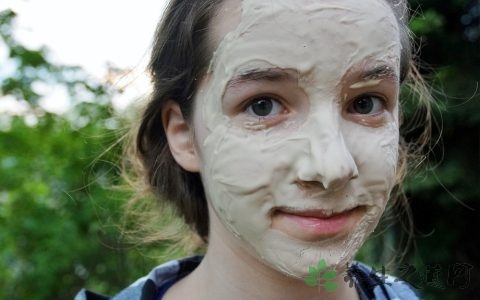 矿泉水加精华敷脸,用矿泉水敷脸会长斑吗