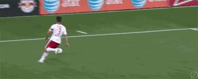 足球实战过人技巧,足球边路扣球过人集锦