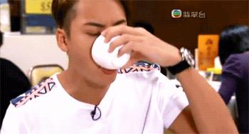 男神故意暴饮暴食吃胖装丑,帅哥吃相难看