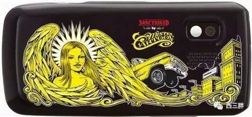 他是众多嘻哈巨星的*用御**纹身师,街头的孩子们都想花大钱请他纹身