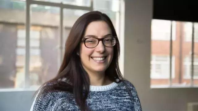 戴隐形眼镜洗手没有洗手液,隐形眼镜被水泡过不好戴了