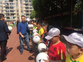 云岭校园直播间连线绿茵场