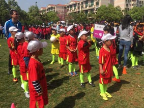 云岭校园直播间连线绿茵场