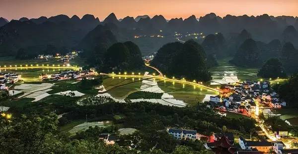 贵州省第十次党代会报告,当代贵州第17期