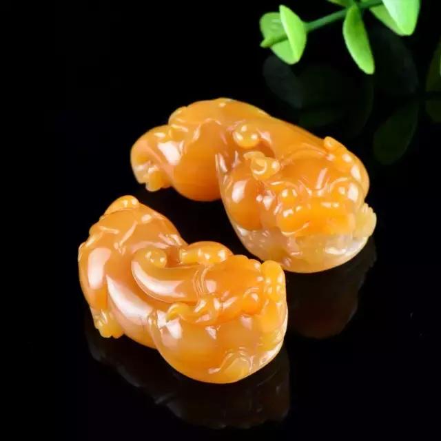 貔貅黄龙玉沙金佩戴有讲究,黄龙玉的貔貅戴着脖子上怎么戴