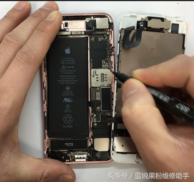 iphone7装前置摄像头白苹果重启,iphone7一直白屏无限重启还原