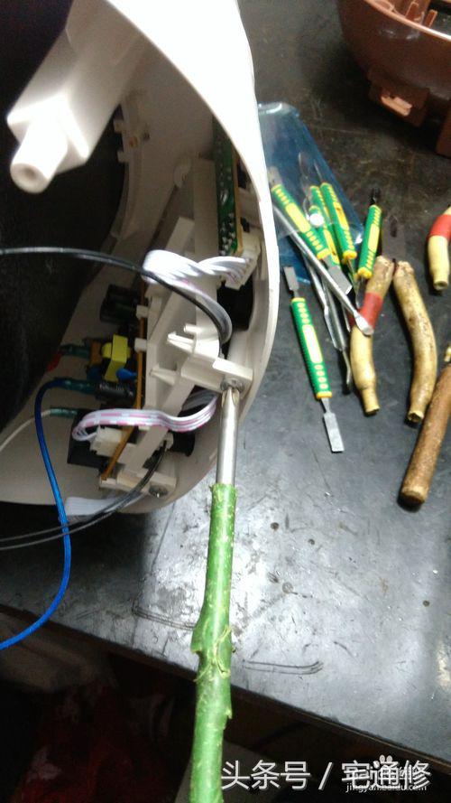 电压力锅不工作了出现e0,电压力锅通电一会显示e4