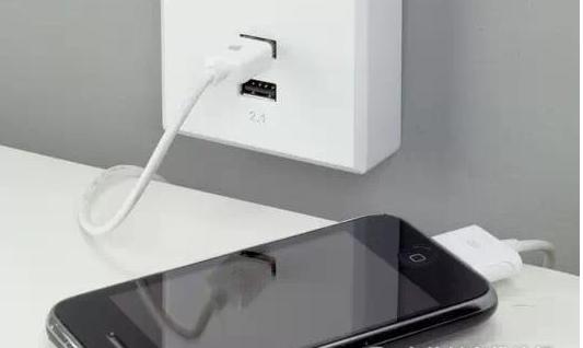 手机充电器漏电怎么回事,手机充电事故爆炸