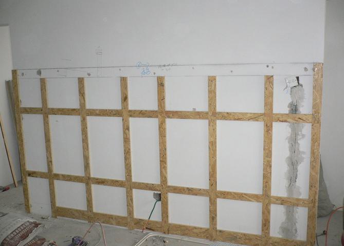 家里贴墙纸还是护墙板好,先贴护墙板还是壁纸