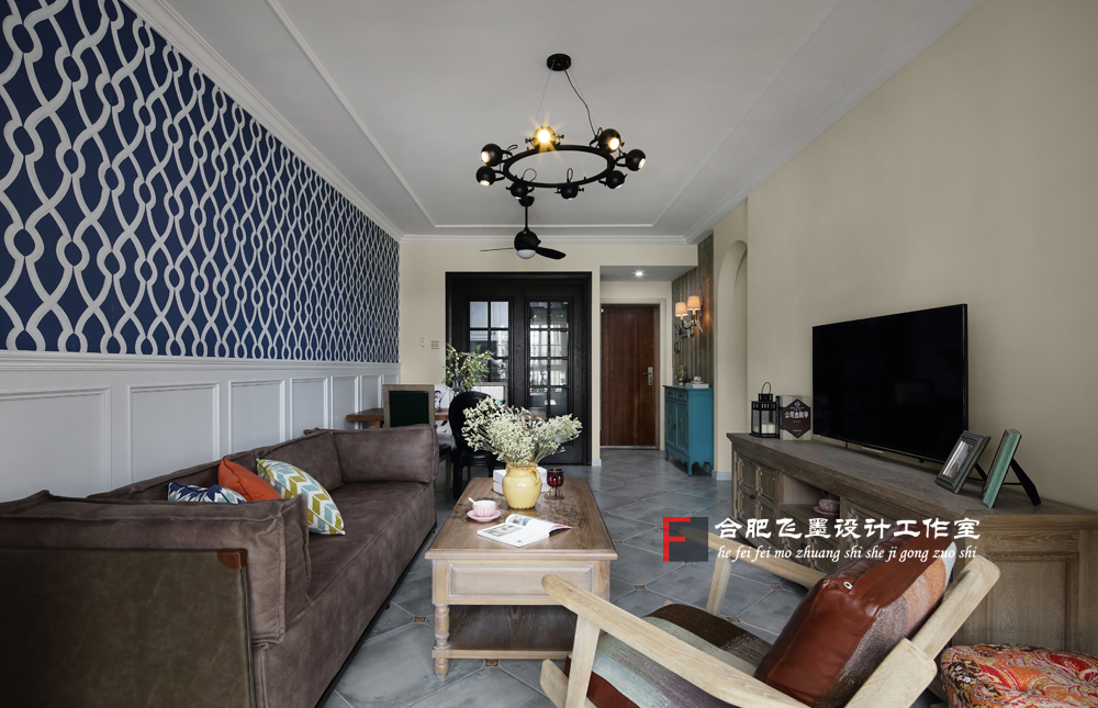 家里贴墙纸还是护墙板好,先贴护墙板还是壁纸