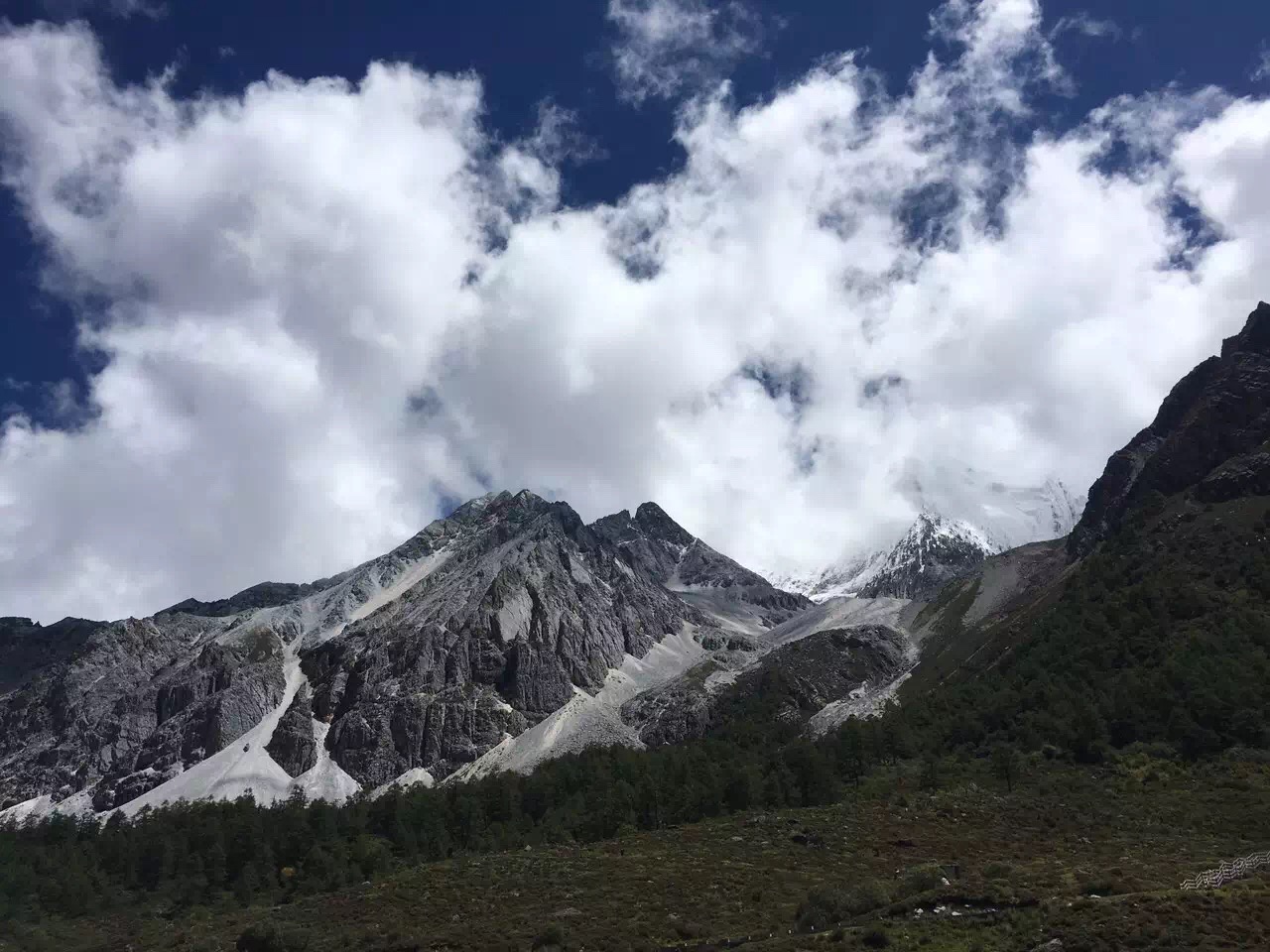 工作烦了就去旅行吧,稻城亚丁蓝色星球下最后一片净土
