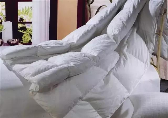 被子长时间不用有霉味怎么处理,被子去除霉味要晒多久干