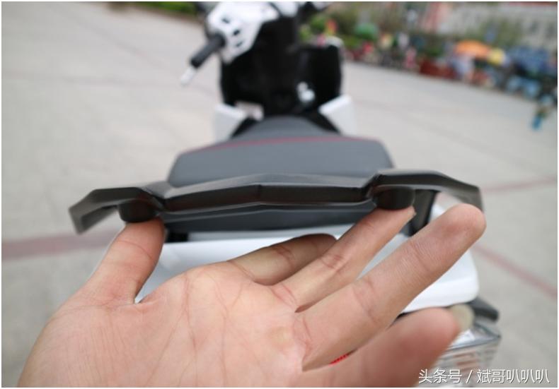 好看的新大洲本田裂行美图,本田裂行125与本田nx125哪个好