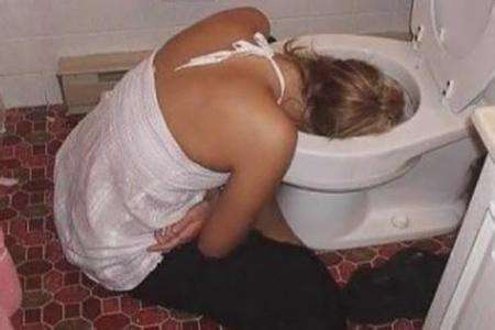 醉酒后酒精中毒症状,酒精中毒吃什么能缓解