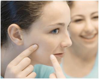 脸颊两侧长痘用什么药膏,脸颊两侧长痘的原因是什么