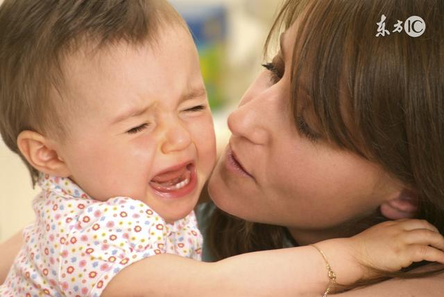 婴儿掉床受惊吓最简单的收惊办法,孩子掉床磕到头怎么安慰