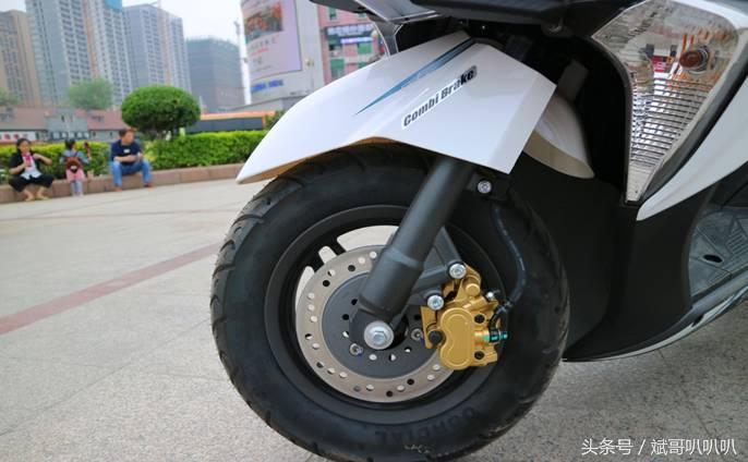 好看的新大洲本田裂行美图,本田裂行125与本田nx125哪个好