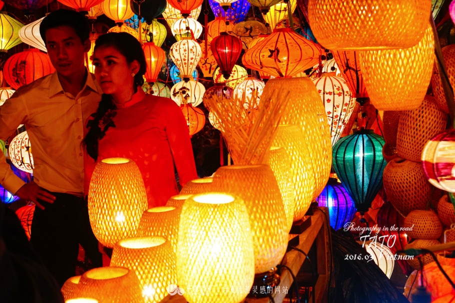 华灯初上霓虹灯闪烁夜色也很美丽,华灯初上迎元宵