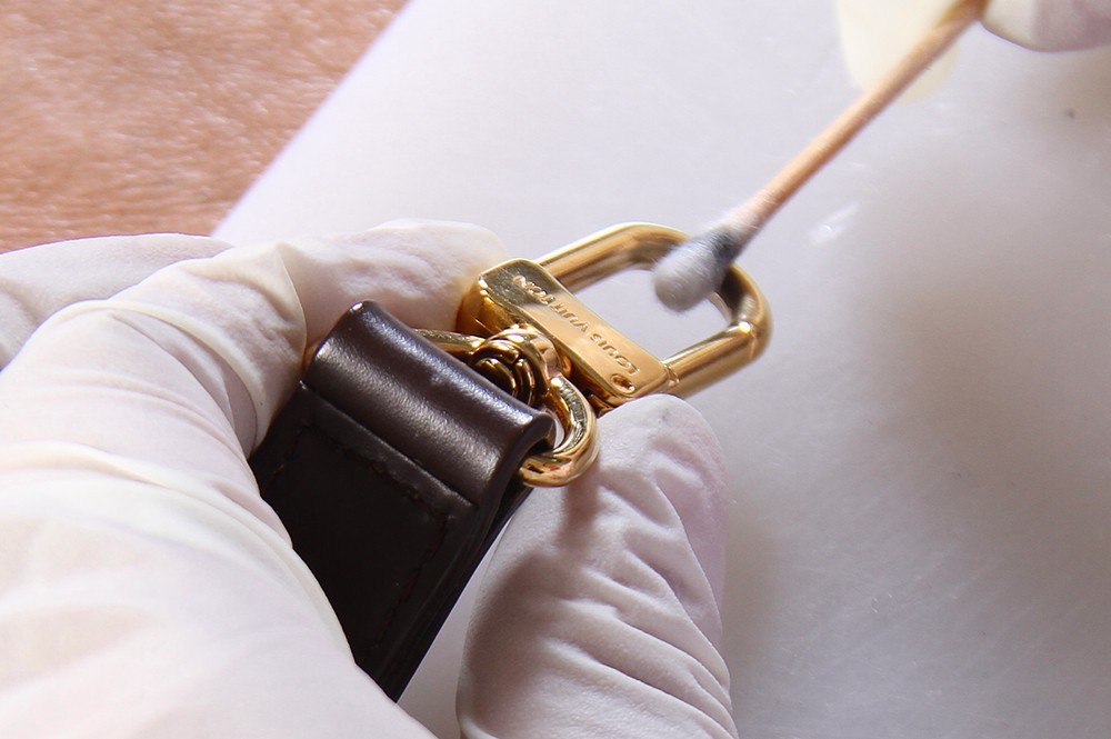 奢侈品包五金掉色怎么解决,奢侈品包包五金修复方法