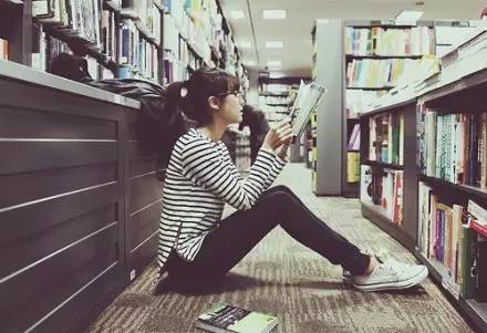 鲜读丨我能想到最幸福的事，是房子里住着我爱的人，堆着我喜欢的书