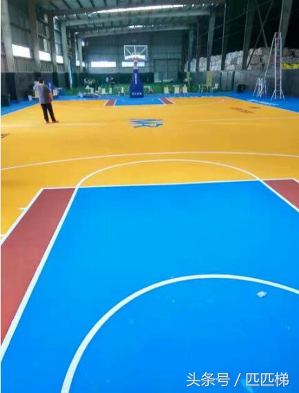 彩色篮球场是不是水泥地,硅pu篮球场和普通塑胶球场
