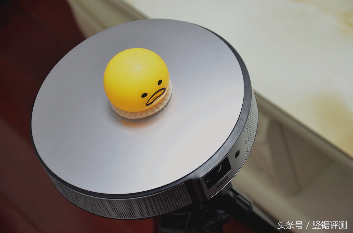 坚果c6投影流明,极米z4x和坚果c6投影哪个好