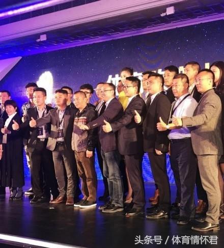 奥运冠军聚首公益惠若琪一枝独秀，陈一冰被调侃：离女排姑娘远点