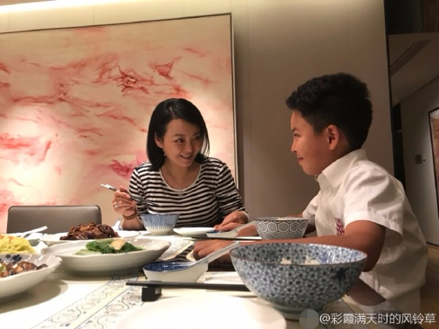 王中磊与儿子照片,王中磊和老婆拥抱视频
