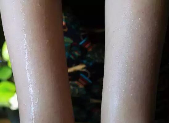 用了防晒霜到底要不要卸妆,胳膊涂的防晒霜要卸吗