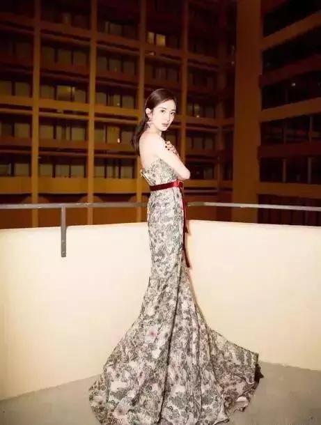 怎样卸妆才干净？卸妆不对，分分钟毁容！