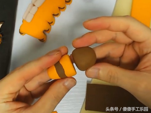 创意diy粘土制作,还记得宫崎骏动画里的(龙猫)猫巴士吗