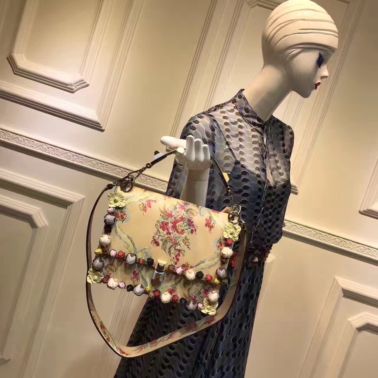 fendi包包最新款,fendi包的经典款