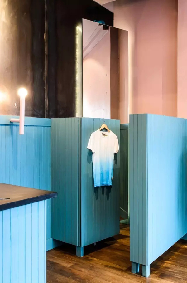 外国人会玩，开了一家“厕所”服装店，我好想去蹲坑！