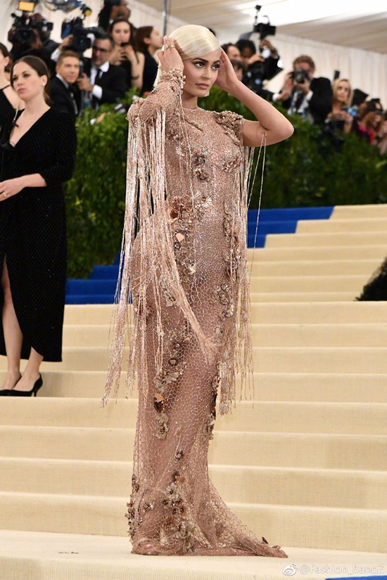 大幂幂大表姐美得稳妥可我更喜欢“玩很大”的日日和水果姐！