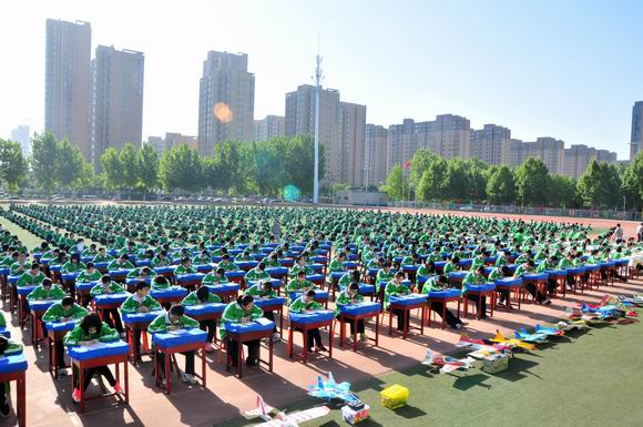 中国华侨公益基金会捐款,中国爱心捐赠助力学校