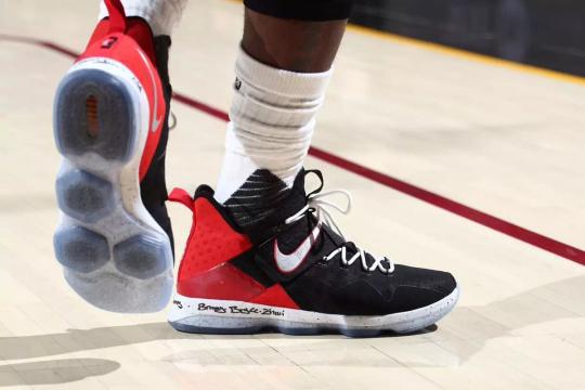 塔克季后赛球鞋,季后赛球鞋