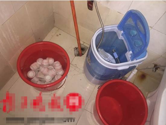 特大网络化妆品造假案！卖几千元的高档货马桶边罐装，成本几十块！