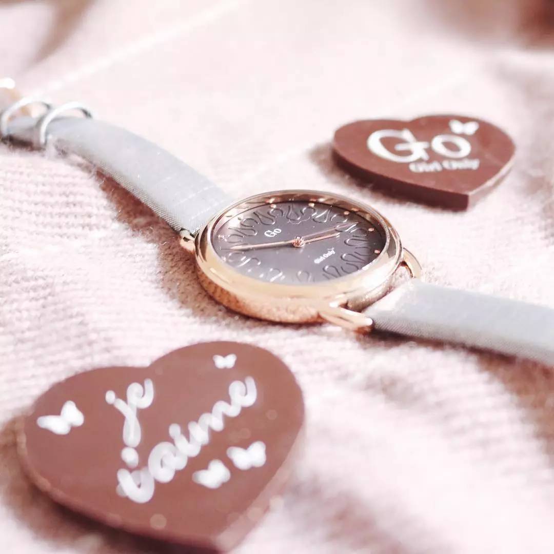 年轻的女人戴什么手表好,年轻人戴什么手表比较好女士