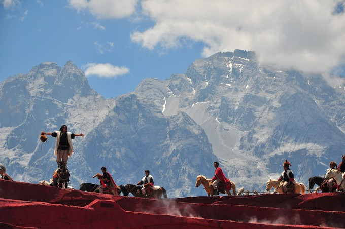 玉龙雪山纳西人心中的神山,玉龙雪山是当地纳西族的神山