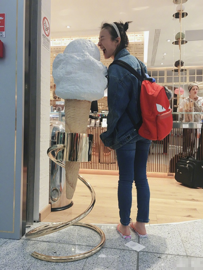 吴昕巴黎街拍图片,吴昕维嘉拍照