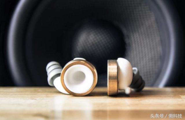 世界太嘈杂听自己的声音就好,觉得世界很聒噪