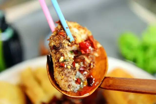 中国最傲娇的面馆来太原了！想吃？得排队！五折福利