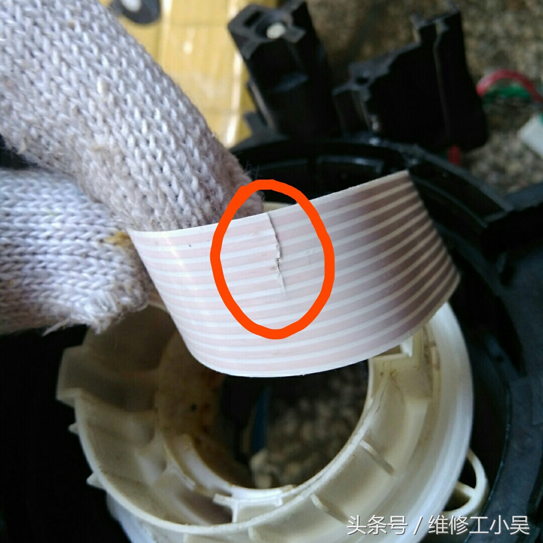 安全气囊故障灯亮喇叭响,安全气囊故障灯一闪一闪的怎么办