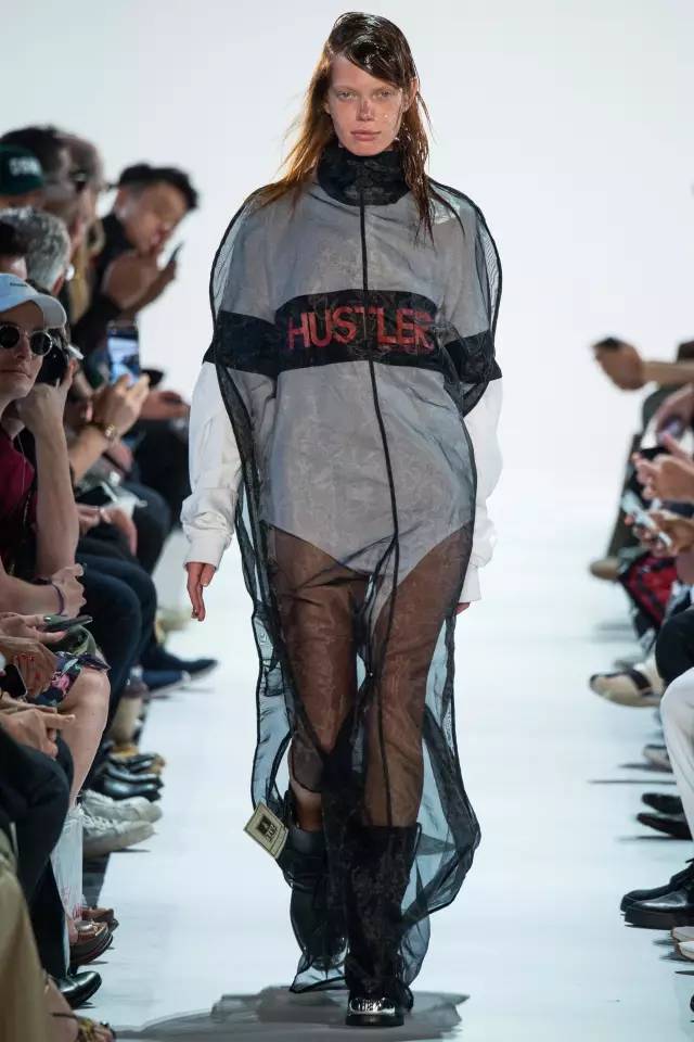 现在潮人去哪里买衣服便宜,潮人衣服哪里拿货便宜一点